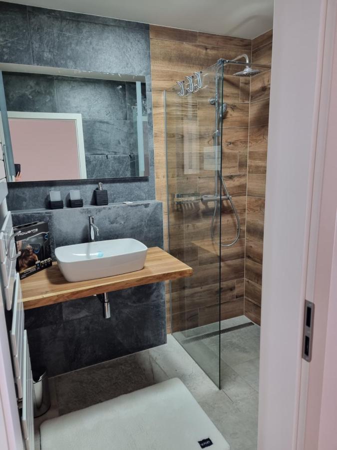 Apartment Max โลชนา โปด กลิโนฟเซม ภายนอก รูปภาพ